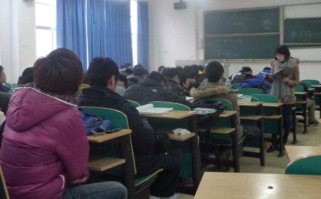 必赢bwin线路检测中心官网2011级召开新学期年级会