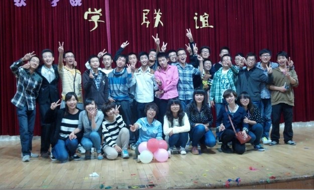 必赢bwin线路检测中心官网2012-2013团学联谊晚会圆满成功